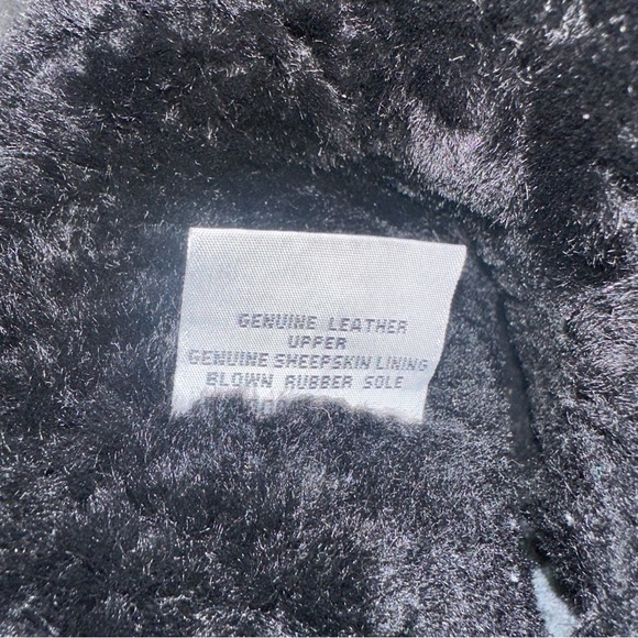 UGG Australia Black Suede Leather Bailey Button Boots Size 7 - Picture 16 of 16